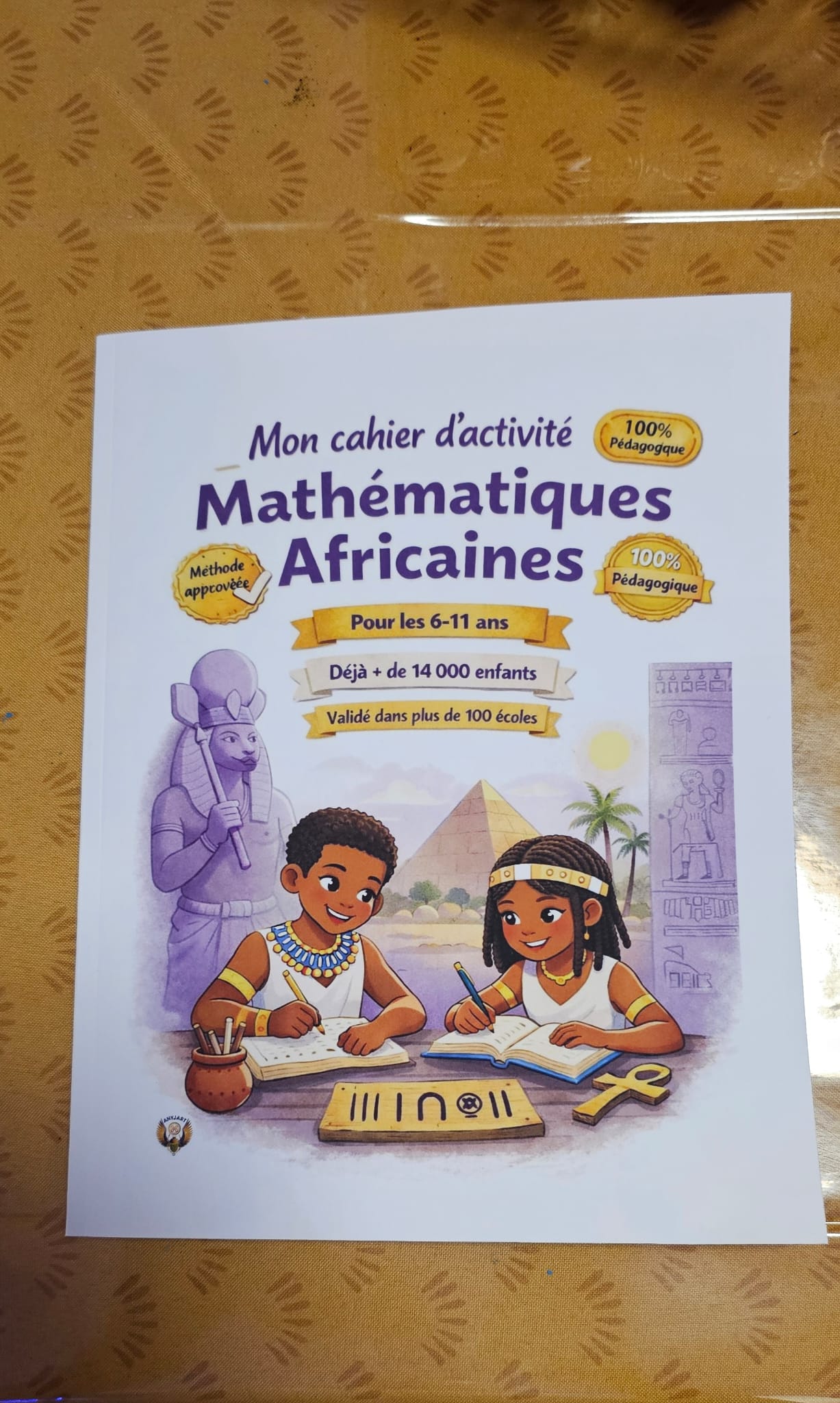 Mon cahier avec pleins d'activités de mathématiques africaines - ici uniquement zone Europe